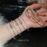 ราคา สร้อยข้อมือดอกไม้ Dreejew คริสตัลคิซาร์โคเนีย โทนทองและเงิน สำหรับผู้หญิง พร้อมลายละเอียดสไตล์หรูกะทัดรอน เป็นของขวัญแฟชั่น (53600682452)