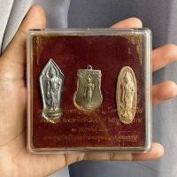 ราคา พระฉลอง 25ศตวรรษ พระพร้อมกล่อง3องค์ สภาพสวย (44223800652)