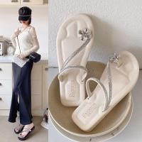 ราคา รองเท้าเเตะเเฟชั่นผู้หญิง เเบบหูคีบ พื้นนิ่ม ส้นแบน น้ำหนักเบา ใส่แล้วขับผิว ใส่สบาย (25943932971)