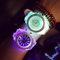 ราคา สุภาพสตรี Rhinestone LED Big Dial นาฬิกาควอตซ์ Luminous แฟชั่นนาฬิกาข้อมือ Jam Tangan Wanita Luminous นาฬิกาเพชรแนวโน้มแฟชั่นผู้ชายนาฬิกาผู้หญิงนาฬิกาข้อมือนักเรียน (12366274385)