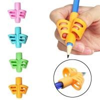 ราคา 3 ชิ้น ที่จับดินสอ ที่จับแท่ง น่ารัก เขียนมือ ช่วยฝึก ท่าทาง แก้ไข ปากกา ที่วางนิ้ว (18602852242)