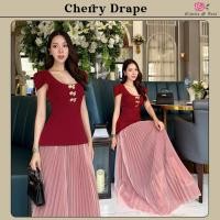 ราคา Cherry Drape Dress เดรสยาว เนื้อผ้าอย่างดี ตัวเสื้อผ้าทวิตแต่งเข็มกลัดสวย ช่วงกระโปรงผ้าตาข่ายอัดพลีท ทิ้งตัวสวย (40102189777)