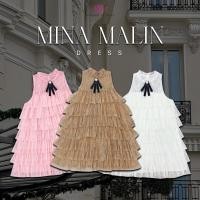 ราคา Mina Malin Dress เดรสสั้นแขนกุดผ้าลูกไม้เนื้อนิ่ม แต่งระบายเป็นชั้น มีอะไหล่โบว์สีดำตรงคอ มีซับใน ใส่ซิปหลัง (43571361409)