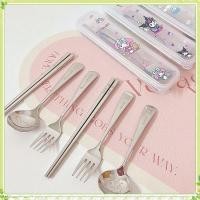 ราคา youngtime Sanrio ชุดช้อนส้อมตะเกียบ ลายการ์ตูนคุโรมิ ชุดช้อนส้อมสแตนเลสพกพา ของขวัญสำหรับเด็ก youngtime (25145923266)