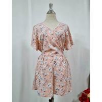 ราคา จั้มสูทขาสั้น สีโอรสลายดอกไม้ ป้าย Pha rit Shop อก 36 เอว 32 ผูกหลัง สะโพก 48 ยาว 32 (40270171112)