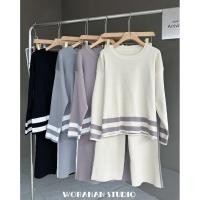 ราคา ชุดเซท 2 ชิ้น เสื้อไหมพรมคอกลมแขนยาว มาพร้อมกางเกงขายาว ดีเทลแต่งขอบปลายเสื้อ (27989789653)