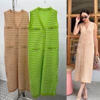 ราคา knitting dress แม็กซี่เดรสคอวีแขนกุด แต่งลายริ้วเบสิคเก๋ๆ (20191464057)