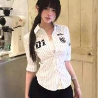 ราคา เสื้อผู้หญิงสไตล์ใหม่ 2025 สำหรับฤดูร้อน สีดำ สีขาว ลายเซ็กซี่ ทรงบาง พอดีตัว เสื้อโปโลสั้น สำหรับสวมใส่ทุกวัน (40106027364)