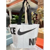 ราคา ถุง Nike Reusable Shopping Bag ของแท้100 จากช้อป Nike (54701207598)