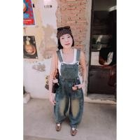 ราคา Baggy Denim Overalls ชุดเอี้ยมยีนส์ขายาวทรงbaggy มาพร้อมพวงกุญแจห้อยน้อนคิตตี้ (41673251720)