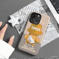 ราคา กระเป๋าเป้สะพายหลัง หมีอินเทรนด์ Y36 รูปแบบป้องกันกรณีเหมาะสําหรับ iPhone 13ProMax 11Pro 14 12 13Pro XSMax 14Pro 15ProMax เคสโทรศัพท์ 15Plus ป้องกันฝุ่นกันกระแทกสองชั้นเปลือกแข็งการ์ตูนน่ารัก FL 7 8Pl