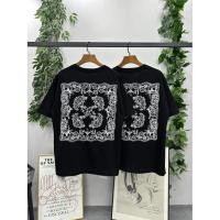 ราคา OFF WHITE ผ้าพันคอทรงสี่เหลี่ยมพิมพ์โลโก้แบบ arrow รอบคอ เสื้อยืดครึ่งแขนผ้าฝ้ายสำหรับผู้ชายและผู้หญิง ขนาดหลวม ฤดูใบไม้ผลิ ฤดูร้อนปี 2025 (55551328433)