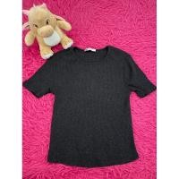 ราคา เสื้อครอปไหมพรม ผ้าทอแน่นมาก แขนสั้น คอกลม สีเทาเข้ม Size M แบรนด์ Zara ของแท้ สภาพ 90 (25875972100)