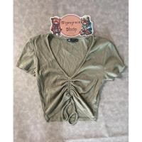ราคา เสื้อยืดแขนสั้นทรงครอปมือสอง Size M สีเขียว แบรนด์ Zara ของแท้ สภาพ 85 (44310995011)