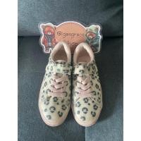 ราคา รองเท้าเด็ก รองเท้าผ้าใบของเด็กมือสอง แบรนด์ H M ของแท้ ความยาวเท้าด้านใน 19 5 ซม สภาพ 90 (43161274890)