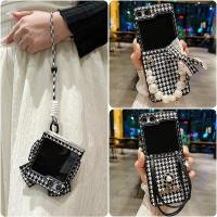 ราคา เคสโทรศัพท์มือถือ กันกระแทก ลายดอกไม้ ประดับไข่มุกน่ารัก พร้อมสายโซ่คล้องมือ สําหรับ Samsung Galaxy Z Flip 5 Z Flip 4 Z Flip 3 5G Z Flip5 Z Flip4 3 Z Flip 5 Z Flip 4 3 (24771439127)