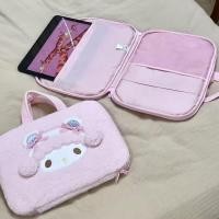 ราคา Melody กระเป๋าถือลายการ์ตูนน่ารักสำหรับแล็ปท็อปและไอแพด ตกแต่งด้วยตุ๊กตาสีชมพู ใช้สะดวกในการเก็บแล็ปท็อปและของสะสม (54600808153)