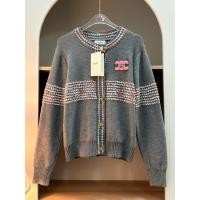 ราคา คาร์ดิแกน C elineสีเทาเข้ม คอลเลคชั่นล่าสุด แต่งอะไหล่ขนชมพูฟ้า กระดุมปั๊มโลโก้ทุกเม็ด ผ้าไหมพรมเกรดอย่างดีนุ่มนิ่ม MD (56451211961)