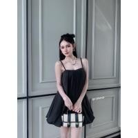 ราคา เซท 2 ชิ้น เดรสสายเดี่ยวบอนลูนผ้าครัชพื้น กางเกง MD (45750720491)