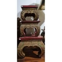 ราคา ตั่งไม้ขาสิงห์ ประดับกระจกชุดส่ามตัวครบชุดสามขนาด งานเก่าศิลปทางเหนือสำหรับอวค์พระองค์เทพแจกันงานเครื่องปั้นดินเผา (45651261765)