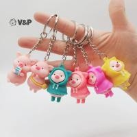ราคา โวลต์ พี การ์ตูนน่ารักเสื้อกันฝนลูกหมูตุ๊กตาพวงกุญแจถือนมหมูพวงกุญแจแหวนกระเป๋าจี้ (55401676747)