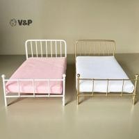 ราคา โวลต์ พี ใหม่1 12บ้านตุ๊กตาโลหะเตียงมินิตุ๊กตาเฟอร์นิเจอร์โครงเหล็กเตียงเดี่ยวมินิรุ่นห้องนอนฉากอุปกรณ์ตุ๊กตา (46850906985)