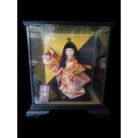 ราคา นำเข้าตกแต่ง อิจจิมัสสึ พร้อมตู้โชว์ไม้ กระจกใส สูง 13 นิ้ว ตู้โชว์ ขนาด ก40 ส43 ลึก30 (42112411521)