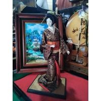 ราคา นำเข้า ตุ๊กตากิโมโน 17 5 นิ้ว ชุดสวยโทนทึบ สีแปลกตา งานสะอาดประณีต ชิ้นงานตกแต่งสไตล์ญี่ปุ่นที่สะท้อนความเรียบหรู (48051932817)