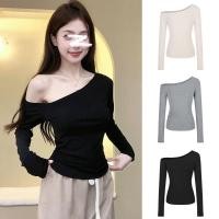 ราคา เสื้อผู้หญิงแขนยาว สไตล์ไม่สมมาตร มาพร้อมเสื้อยืด ปาดไหล่และเบลาส์สีดำ (57601182836)