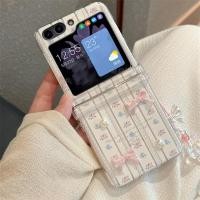 ราคา แถบแนวตั้งใหม่สามมิติดอกไม้ซัมซุง ซฟลิป6 5 4 3เคสโทรศัพท์เหมาะสําหรับ ซัมซุง พับหน้าจอโทรศัพท์กรณี ว23พลิกการ์ตูนน่ารักกับสร้อยข้อมือโบว์โทรศัพท์กร (26162364385)