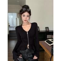 ราคา เสื้อสเวตเตอร์สีดำพิมพ์ลายสตรอเบอร์รี่และกำมะหยี่ (56901179434)