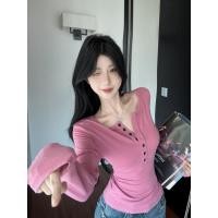 ราคา เสื้อยืดแฟชั่นสตรี สไตล์ฝรั่งเศส ฟิตเรียว เย็บปุ่มสีชมพูภายใน (43724795963)