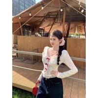 ราคา เสื้อยืดแขนยาวสำหรับผู้หญิง สีดำตัดกับสีสว่าง มีลูกไม้และโบว์ (50851660089)