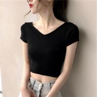 ราคา เสื้อยืดผู้หญิงแขนสั้นสำหรับฤดูร้อน แบบสองตอน คอวีลึก สีดำ สีขาว และสีทึบ ใหม่ (42172920692)