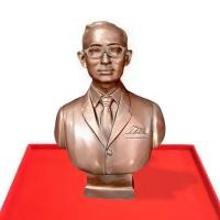 ราคา พระบรมรูปในหลวง ร 9 ครึ่งองค์ รุ่นเฉลิมพระเกียรติ ปี 2545 โลหะทองเหลือง (23301972802)