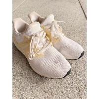 ราคา รองเท้า Adidas สีขาว Boots size 41 ของแท้ ใส่อยู่ 2 3 ครั้งแล้วเก็บไม่ได้ใส่เลย พื้นรองเท้าใหม่มาก (50300674012)