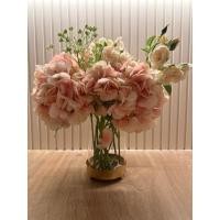 ราคา ดอกไม้ปลอมสีชมพูพร้อมแจกันใสฐานขอบสีทองตามภาพ ยก SET ไม่แยก สูง 33 ซม (40626159225)