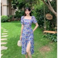 ราคา E374 เดรสลายดอกคอเหลี่ยมแขนตุ๊กตาผ่าหน้าโทนสีฟ้าม่วง L XL (56700244717)