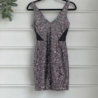 ราคา ล233 เดรสบอดี้คอนประดับเลื่อมสีเทา Bebe Size M (29793175014)