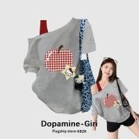 ราคา เสื้อเปิดไหล่สาวอวบ เสือใส่สบาย oversize สไตล์เกาหลีน่ารัก เสื้อยืดนิ่ม สกรีนลายน่ารักๆ สื้อโชว์ไหล่ เหมาะสำหรับฤดูร้อน (44107854305)