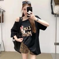 ราคา ดีไซน์เปิดไหล่เสื้อยืดตัวใหญ่ ทรงหลวม สไตล์เกาหลี ใส่ง่าย แฟชั่นเสื้อยืด สาวอวบ คอกว้าง ผ้านิ่มใส่สบาย ปาดไหล่ได้แขนสั้น (40310753202)