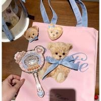 ราคา Flower Knows Sweetheart Bear Limited Hand Mirror กระเป๋าผ้าใบแป้งพัฟสีชมพูและสีน้ําเงิน (41725016402)