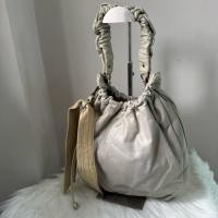 ราคา กระเป๋าสะพายขึ้นไหล่ หนังแท้สีครีม มือสอง (56600038532)