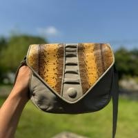 ราคา กระเป๋าสะพาย crossbody หนังแท้ (44751486857)