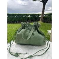 ราคา กระเป๋าถือ ทรงขนมจีบ สีเขียว มือสอง (44368054224)