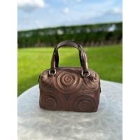 ราคา กระเป๋าทรงถือ หนังแท้ แต่งลาย สภาพใหม่กริบ มือสอง (43065810733)