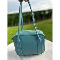 ราคา กระเป๋าสะพาย หนังแท้ สีฟ้าอมเขียว ทรงกล่อง มือสอง (25196331732)