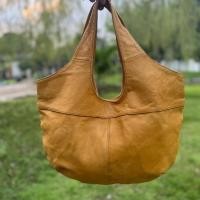 ราคา กระเป๋าสะพายทรงย่าม หนังแท้สีเหลือง (48301137559)