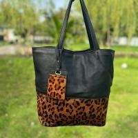 ราคา กระเป๋าทรงโท้ท หนังแท้ แต่งลายเสือ (47051082145)