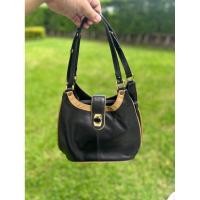 ราคา กระเป๋าสะพายขึ้นไหล่ หนังแท้สีดำ แต่งหนังสีน้ำตาลอ่อน (41572937098)